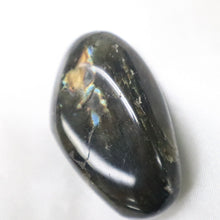 Load image into Gallery viewer, Labradorite Palmstone