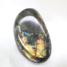 Load image into Gallery viewer, Labradorite Palmstone