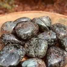 Load image into Gallery viewer, Seraphinite - The Gem Mine