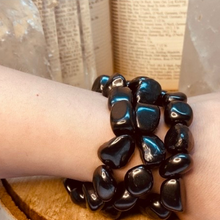 Load image into Gallery viewer, Genuine Shungite Medium Nugget Stretch Bracelet - The Gem Mine