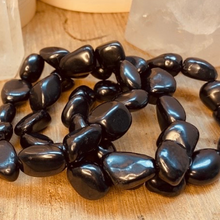 Load image into Gallery viewer, Genuine Shungite Medium Nugget Stretch Bracelet - The Gem Mine