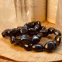 Load image into Gallery viewer, Genuine Shungite Medium Nugget Stretch Bracelet - The Gem Mine